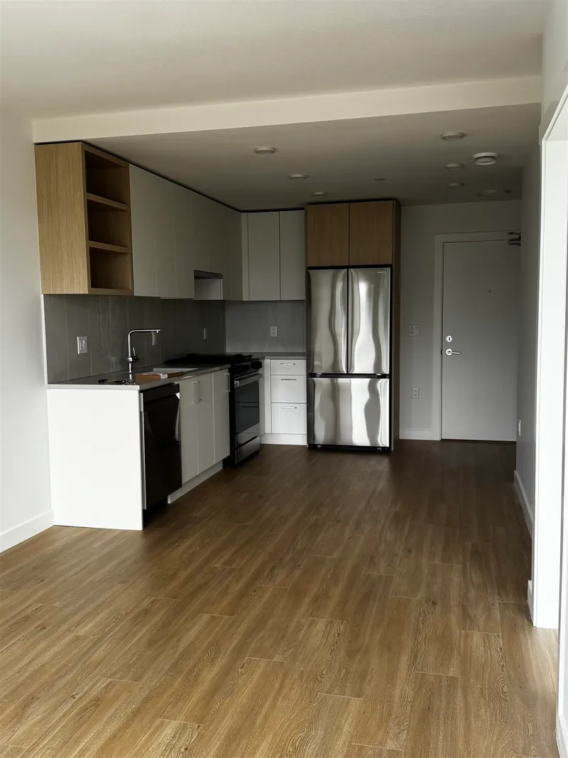 307 723 GROVER AVENUE - photo 4 of 20