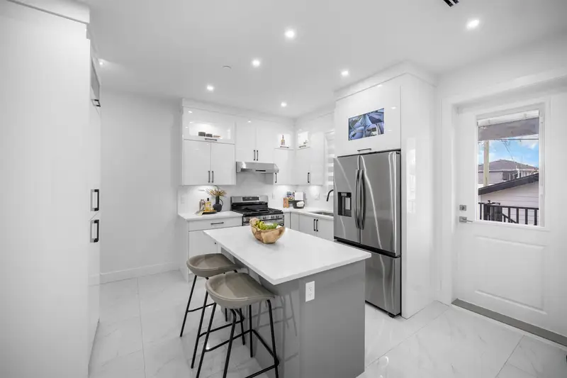 2172 E 46TH AVENUE - photo 3 of 21