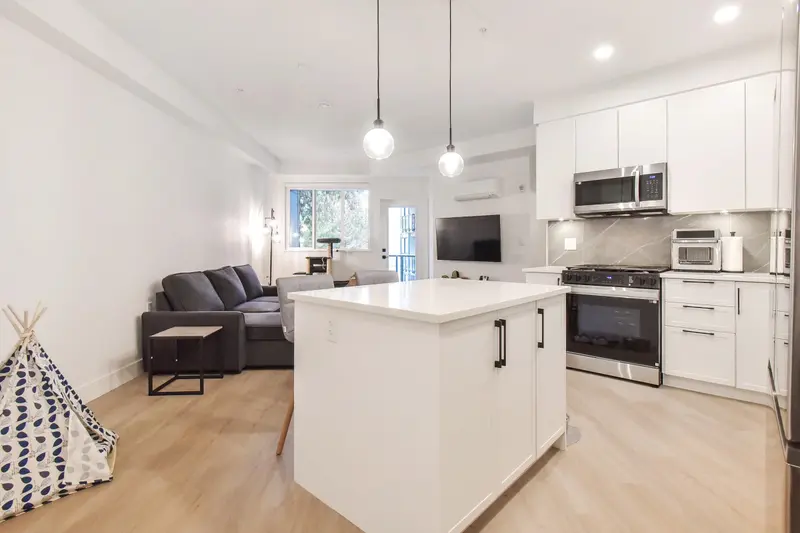 311 3438 146A STREET - photo 3 of 20