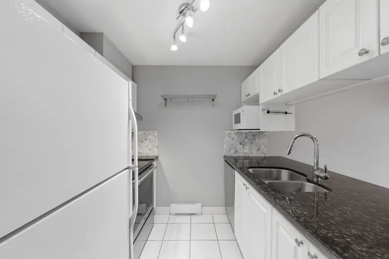 107 929 W 16TH AVENUE - photo 3 of 25