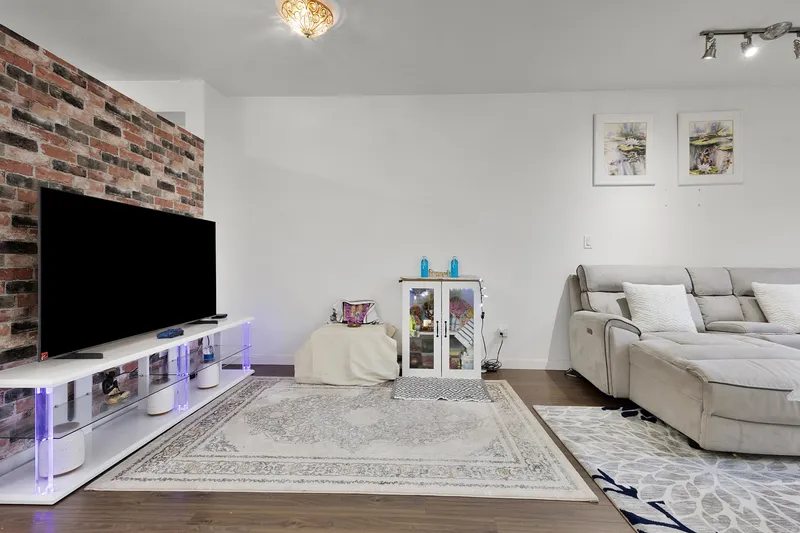 166 18701 66 AVENUE - photo 2 of 25