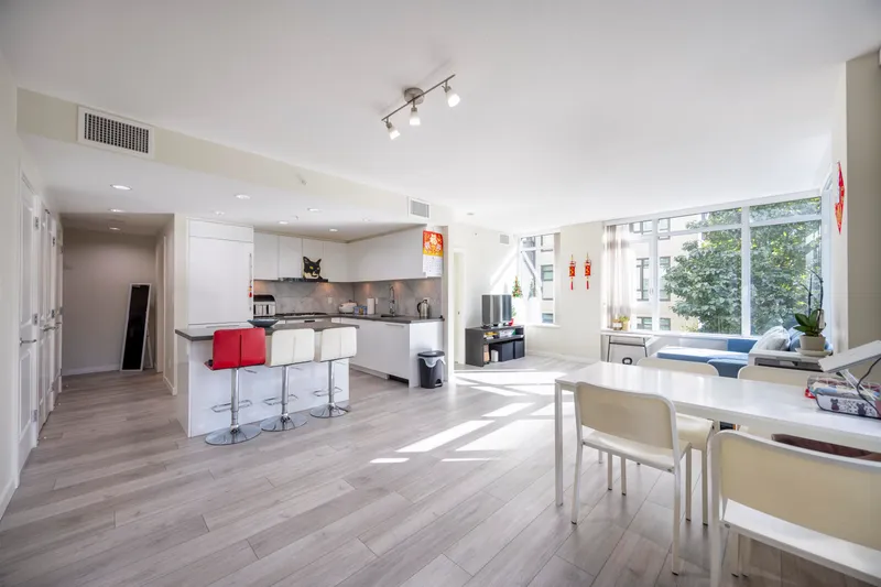 609 7328 GOLLNER AVENUE - photo 2 of 14