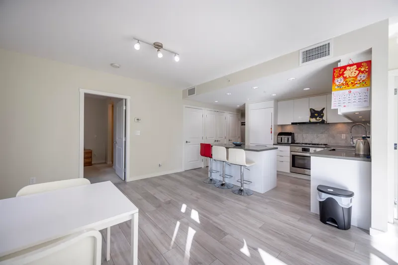 609 7328 GOLLNER AVENUE - photo 3 of 14