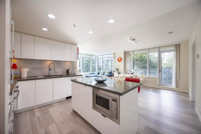 609 7328 GOLLNER AVENUE - photo 4 of 14