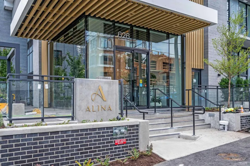 1705 626 CLAREMONT STREET - photo 1 of 25