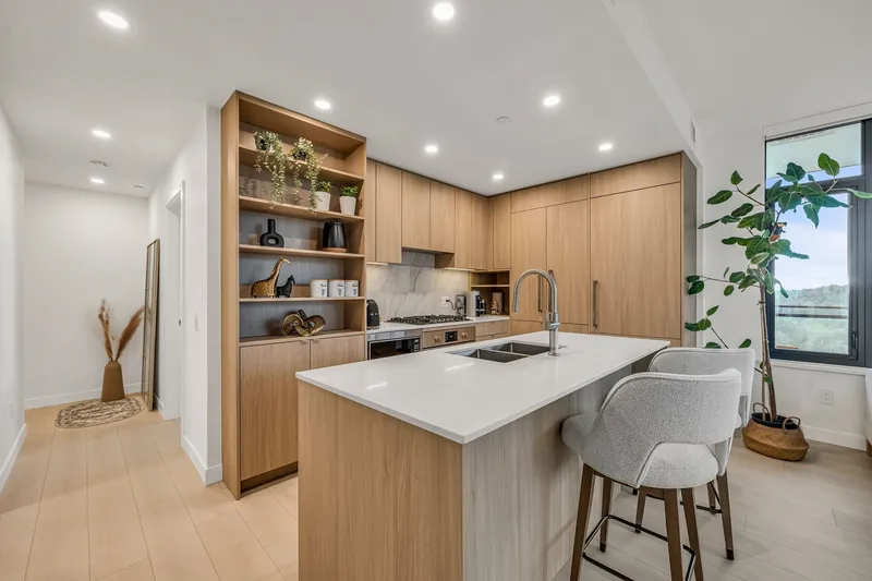 1705 626 CLAREMONT STREET - photo 3 of 25