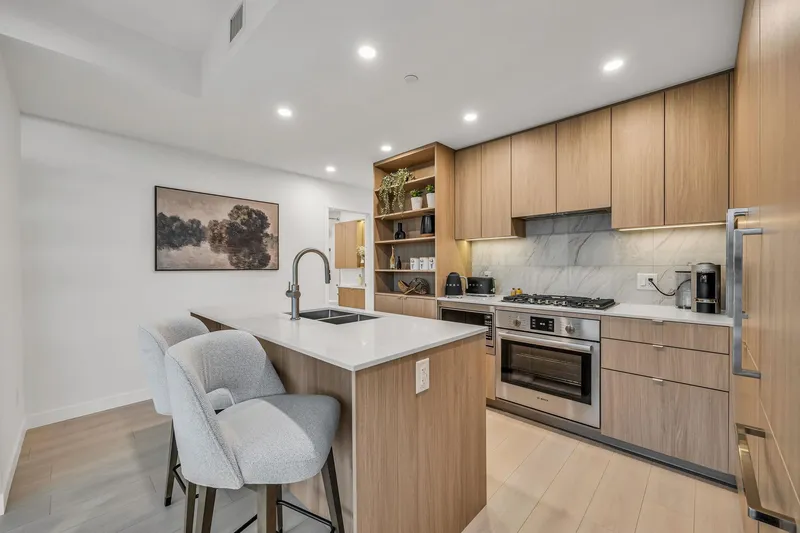 1705 626 CLAREMONT STREET - photo 4 of 25