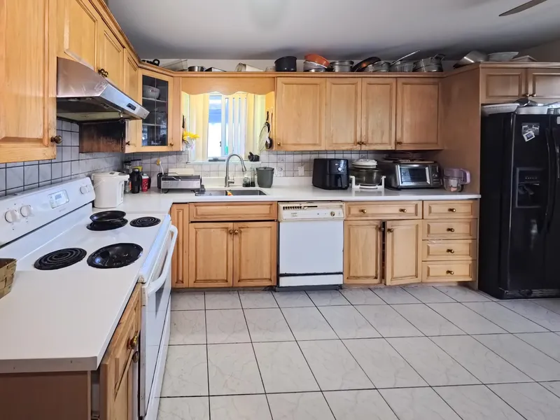 6174 TYNE STREET - photo 4 of 9