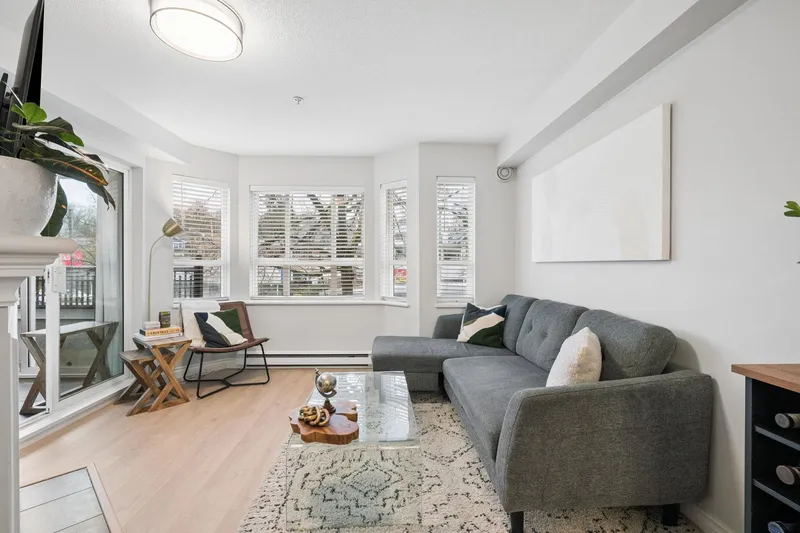 249 2565 W BROADWAY - photo 4 of 15