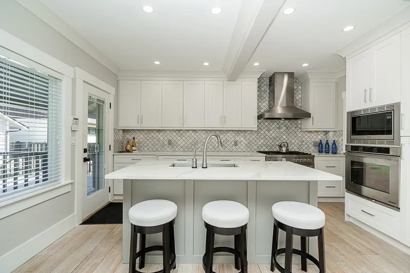 905 EDINBURGH STREET - photo 1 of 25