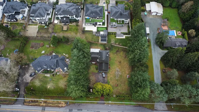 14338 32 AVENUE - photo 3 of 12