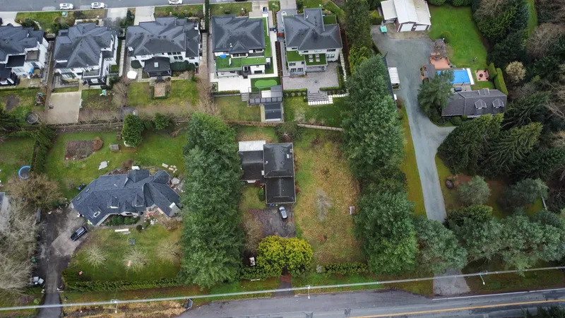 14338 32 AVENUE - photo 4 of 12