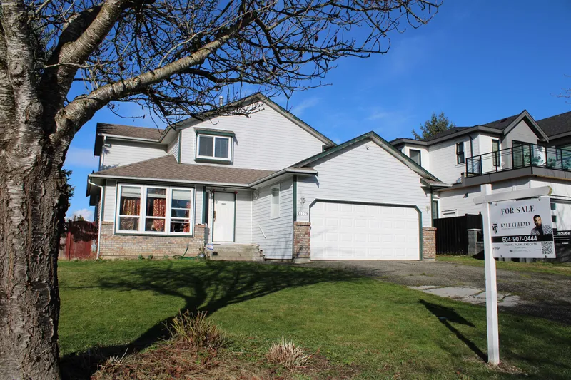 13779 90 AVENUE - photo 2 of 2