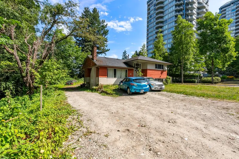 13321 108 AVENUE - photo 3 of 7