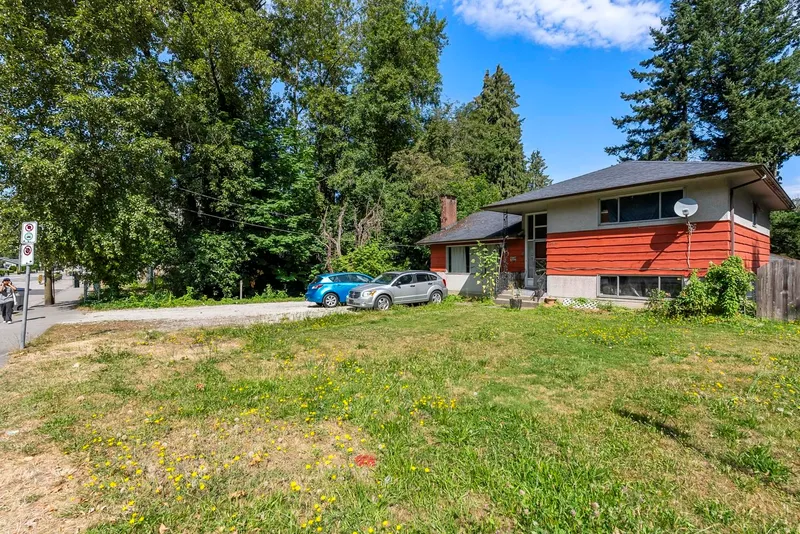 13321 108 AVENUE - photo 4 of 7