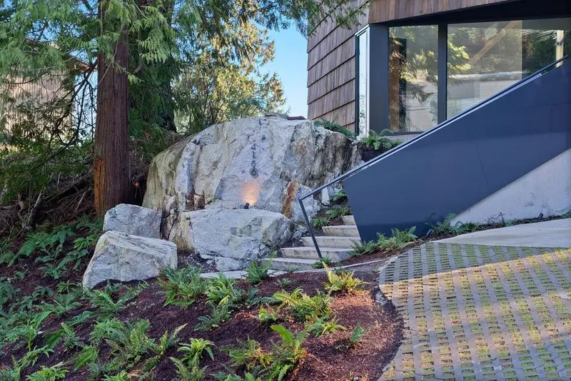 4166 ROSE CRESCENT - photo 3 of 25