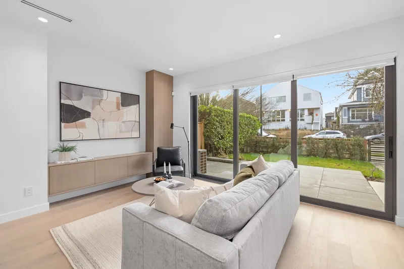 1 435 E 37TH AVENUE - photo 3 of 25