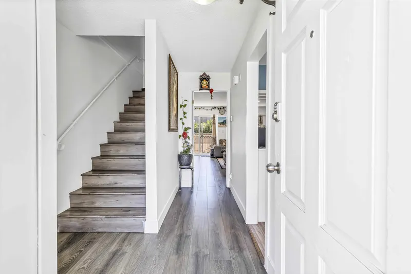 106 11901 89A AVENUE - photo 2 of 25