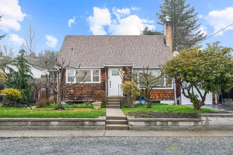 32939 10 AVENUE - photo 1 of 25