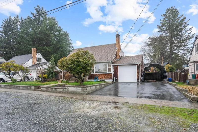 32939 10 AVENUE - photo 2 of 25