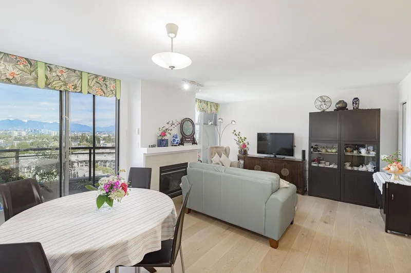 1607 8460 GRANVILLE AVENUE - photo 3 of 25