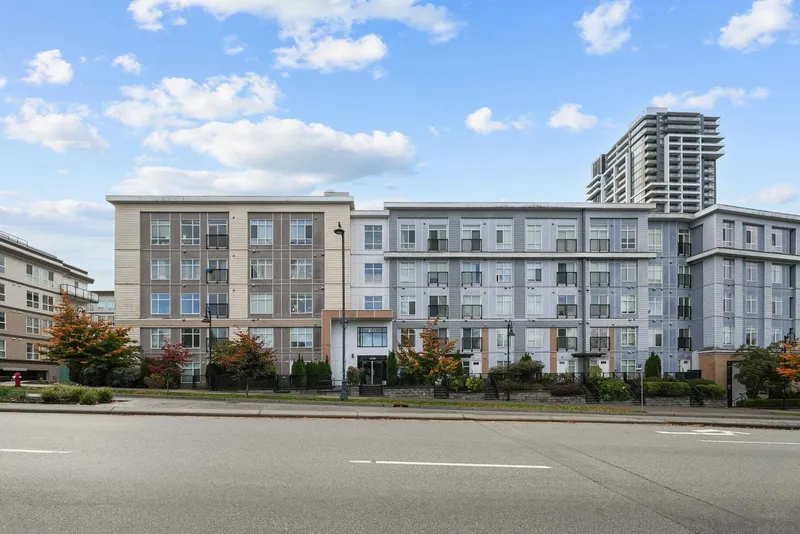 210 13728 108 AVENUE - photo 2 of 16