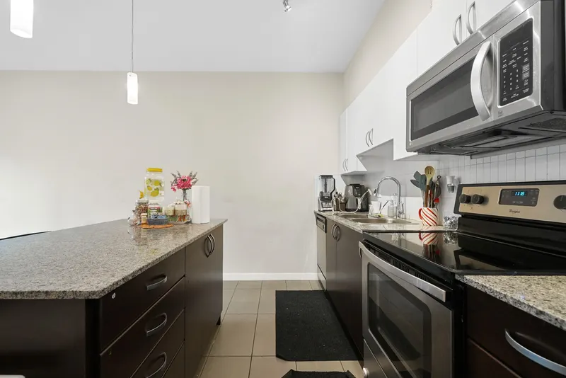 210 13728 108 AVENUE - photo 4 of 16