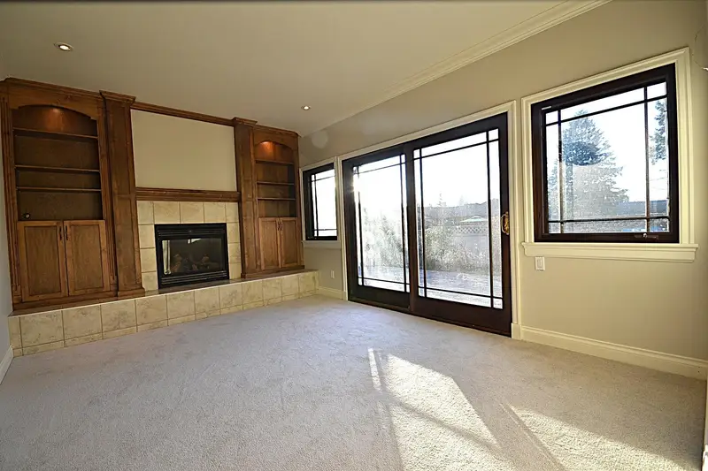 610 ROBINSON STREET - photo 3 of 25