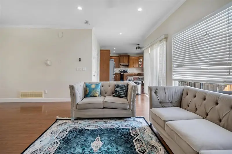 5942 165A STREET - photo 3 of 25