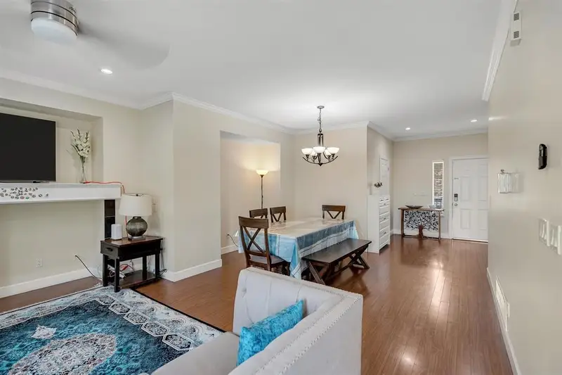 5942 165A STREET - photo 4 of 25