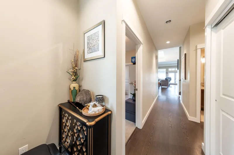 4988 WILLOW SPRINGS AVENUE - photo 4 of 25