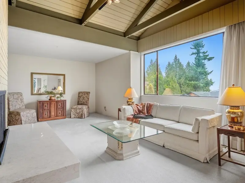 8355 NELSON AVENUE - photo 2 of 25