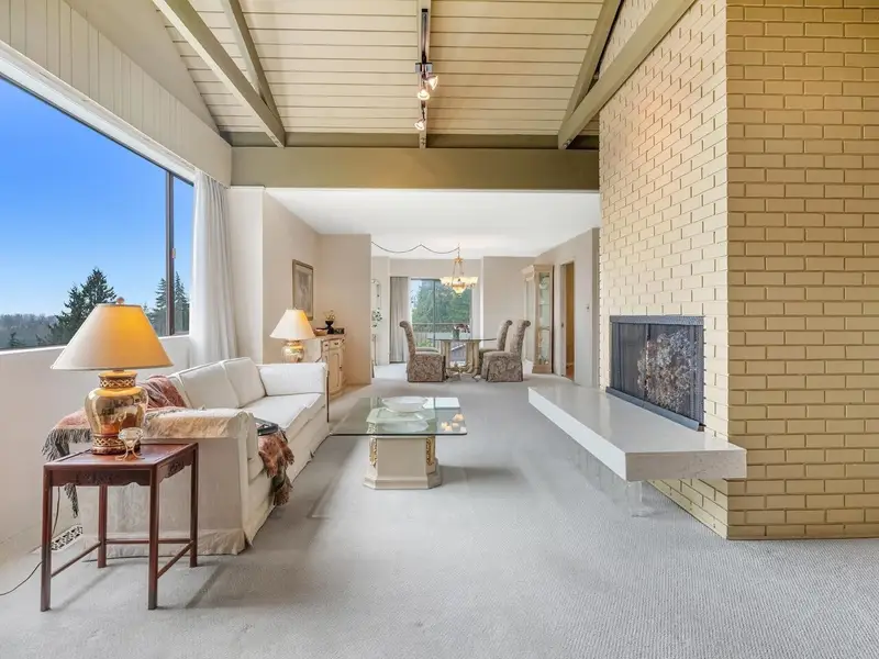 8355 NELSON AVENUE - photo 3 of 25