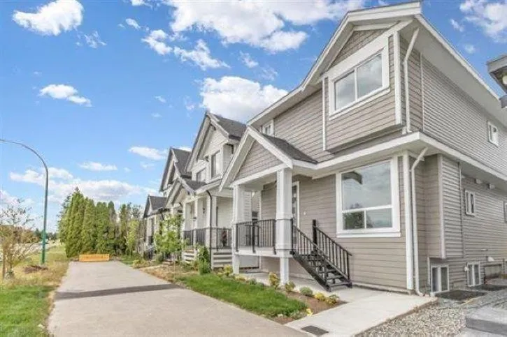 19415 70 AVENUE - photo 3 of 25