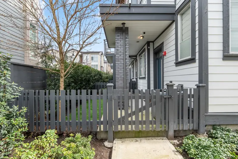 41 20763 76 AVENUE - photo 3 of 25