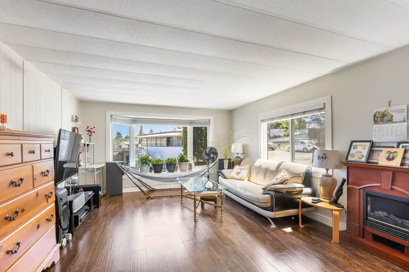 21B 26892 FRASER HIGHWAY - photo 4 of 24