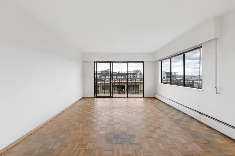 211 155 E 5TH STREET - photo 4 of 25