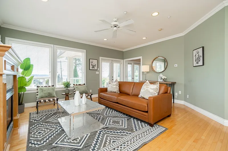 15645 PACIFIC AVENUE - photo 4 of 25