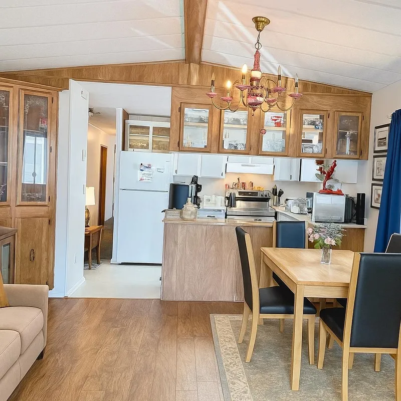 39 145 KING EDWARD STREET - photo 3 of 17