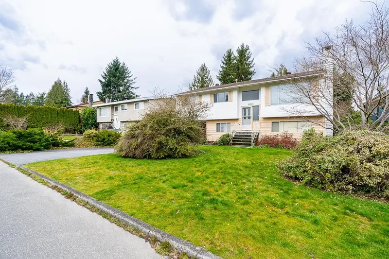 22967 STOREY AVENUE - photo 2 of 24