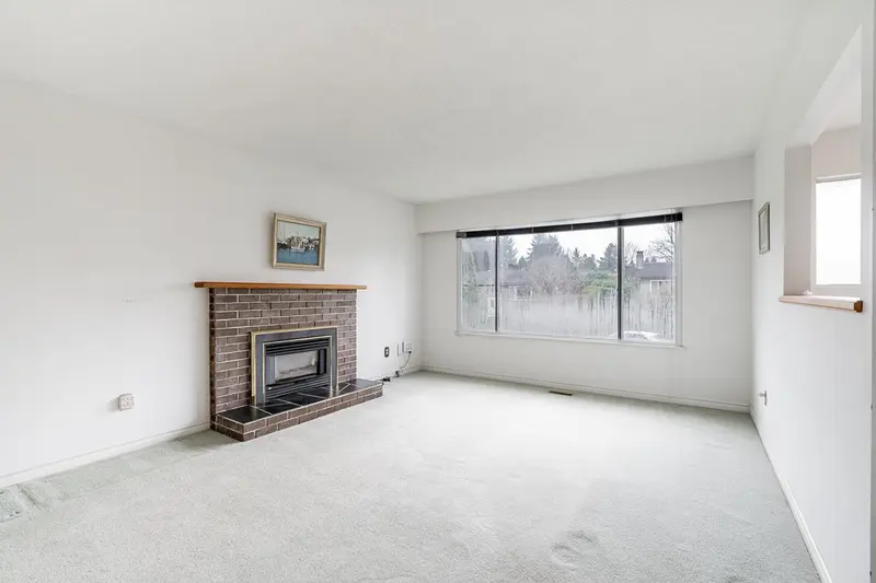 22967 STOREY AVENUE - photo 4 of 24