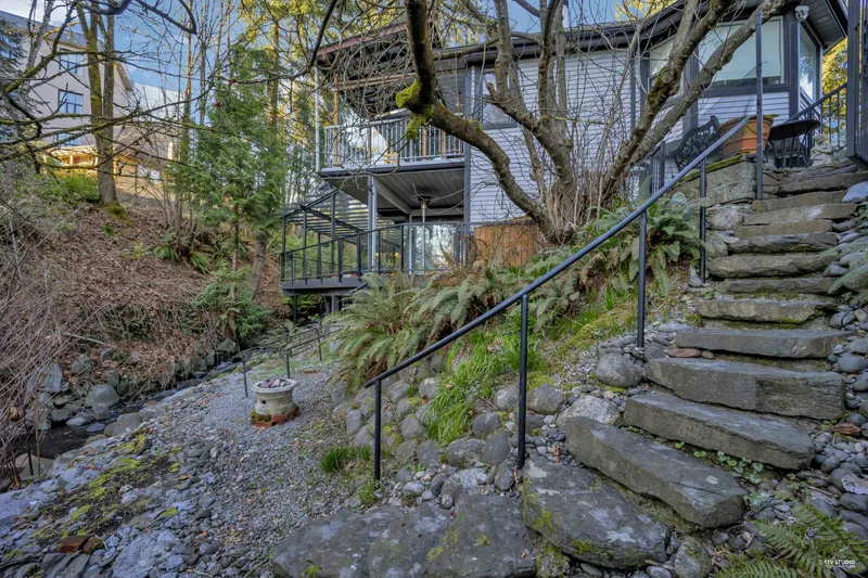 210 NELSON STREET - photo 2 of 25