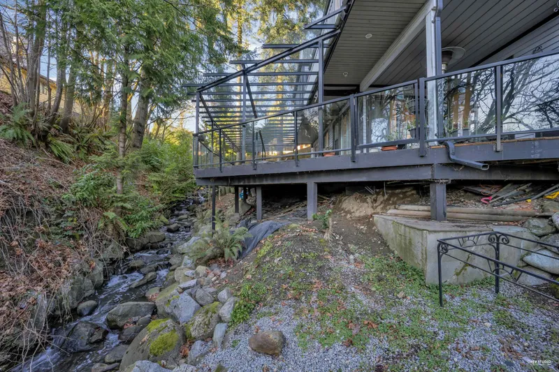 210 NELSON STREET - photo 3 of 25