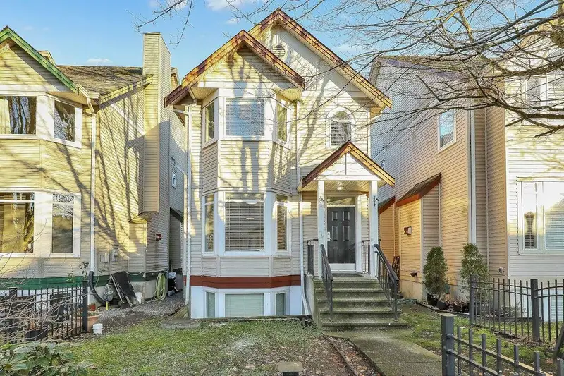 6626 HAMPTON BOULEVARD - photo 2 of 25