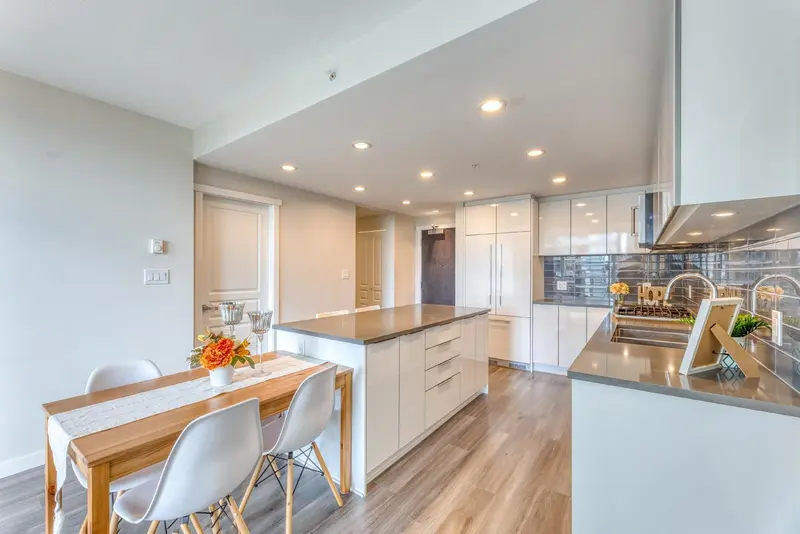 1604 3100 WINDSOR GATE - photo 2 of 25