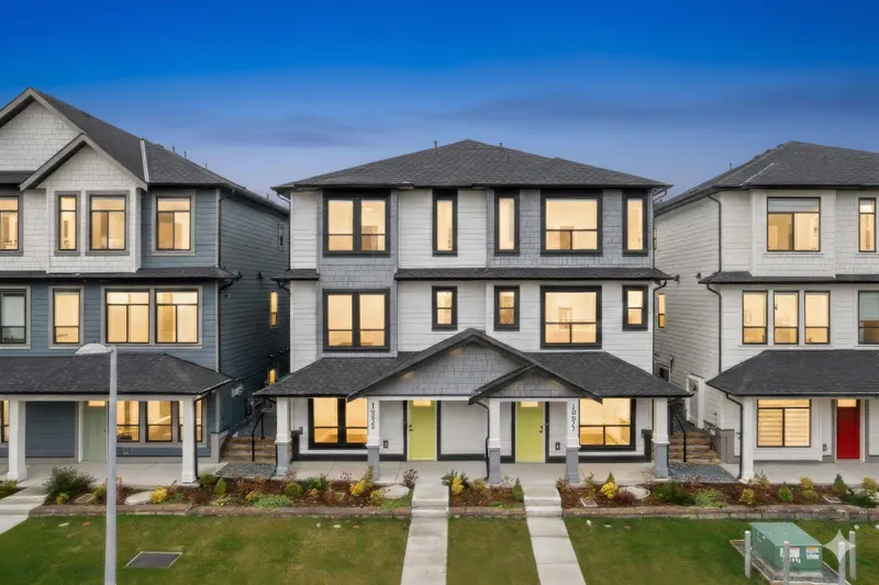 16673 16 AVENUE - photo 1 of 25