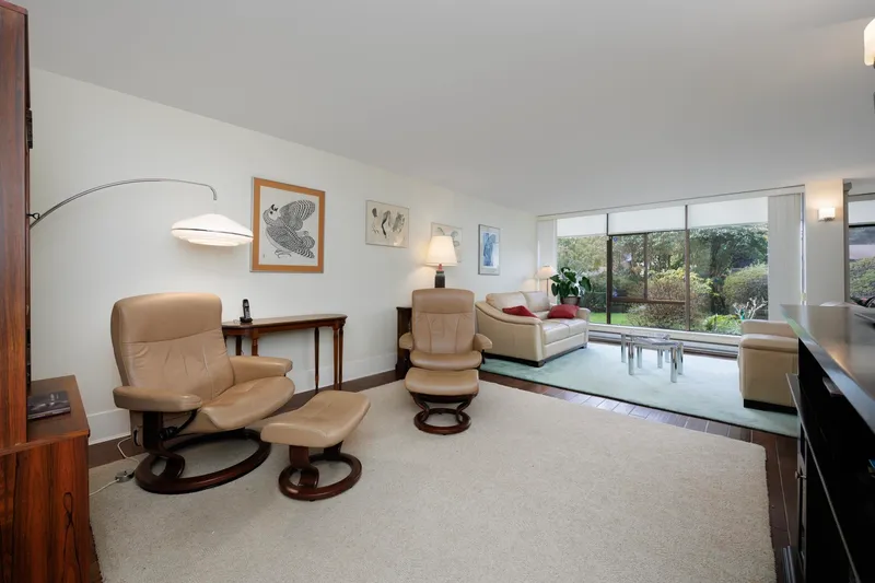 112 4101 YEW STREET - photo 2 of 22