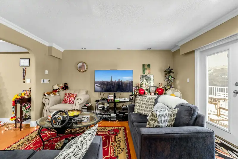 14136 59A AVENUE - photo 4 of 25