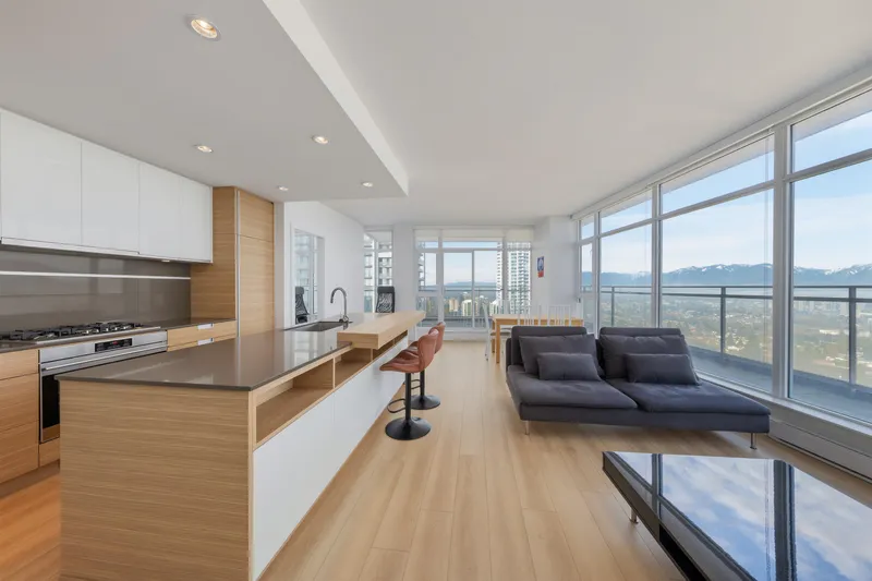 3503 4688 KINGSWAY - photo 1 of 23