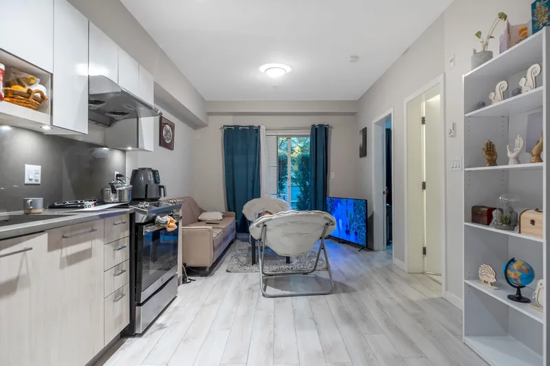 221 13768 108 AVENUE - photo 3 of 25